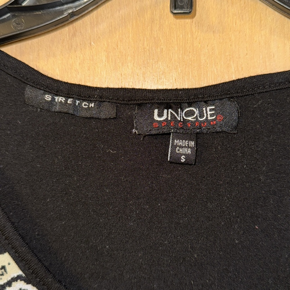 Unique tee - Picture 3 of 4